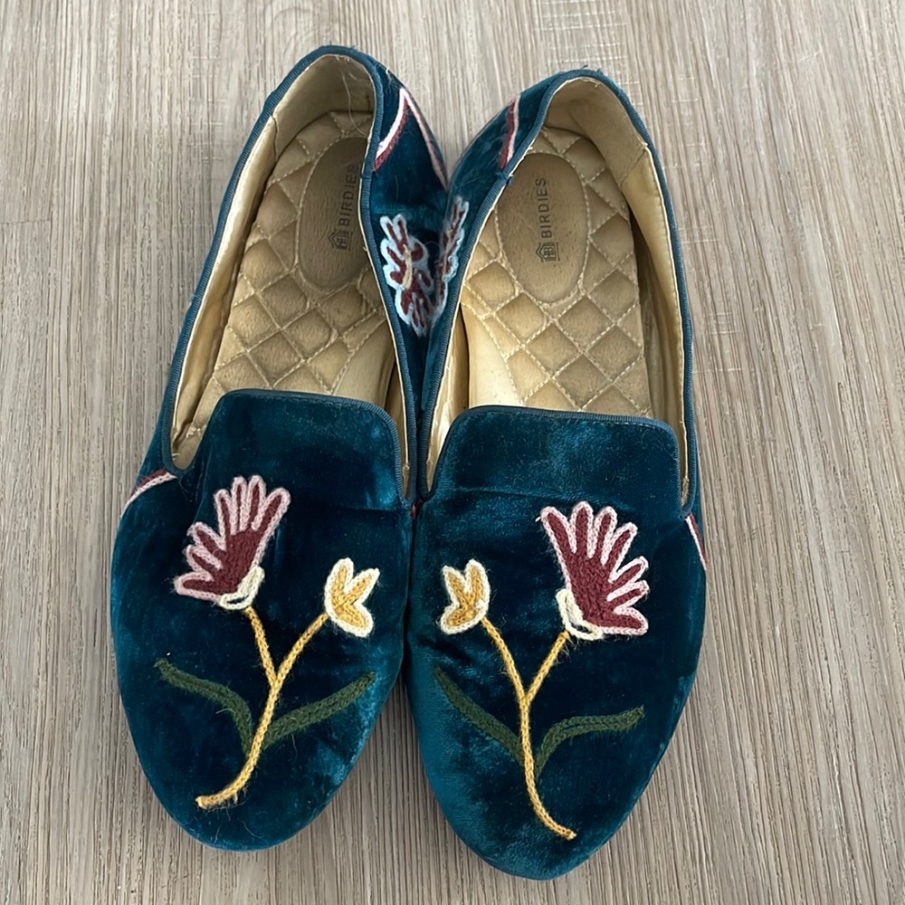 Blue velvet with flower embroidery flats